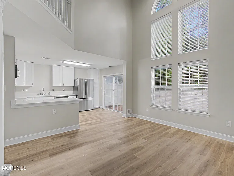 77 Picket Pl — Photo 8