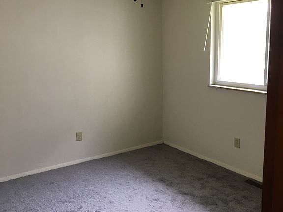 5th image of 1649 Huffman Ave APT B