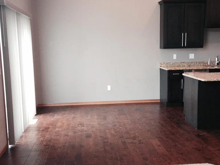 1180 Lindsey Ln — Photo 3