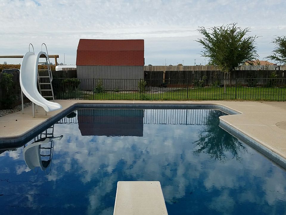 1st image of 22725 E Parlier Ave