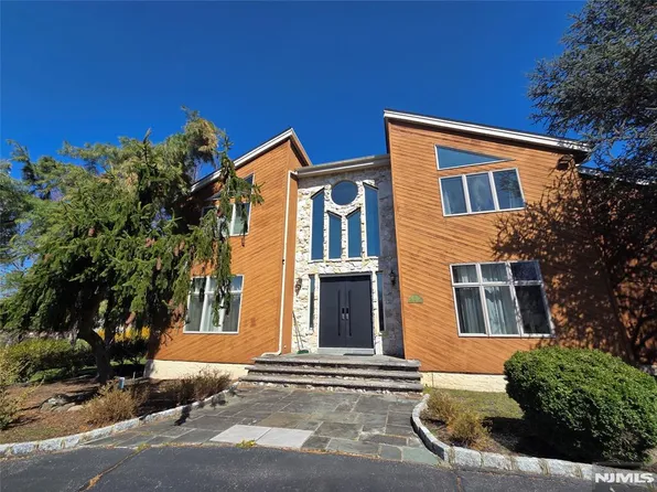 4 Valenza Ln, Blauvelt, NY 10913