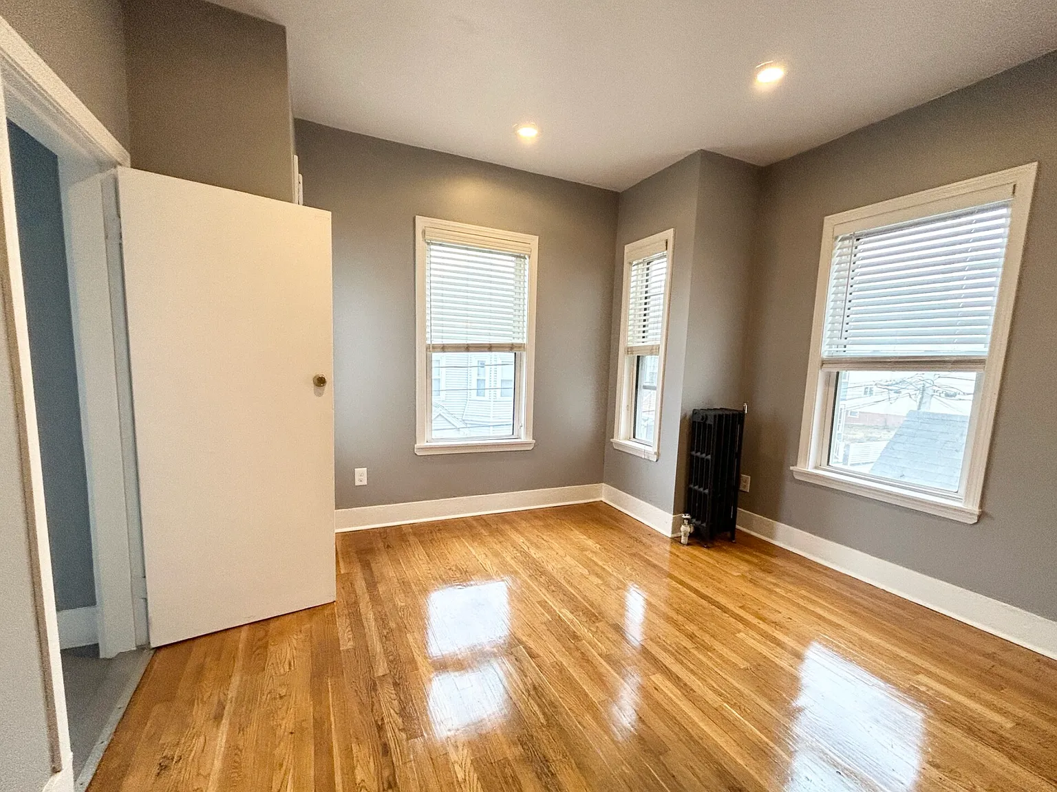 4 bed, 2204 sqft, $3,000 — Photo 4