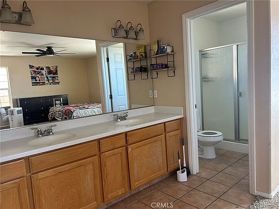 5th image of 1301 W Willow Ave
