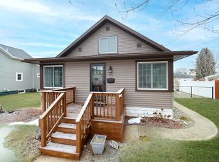 271 7th St, Manistee, MI 49660