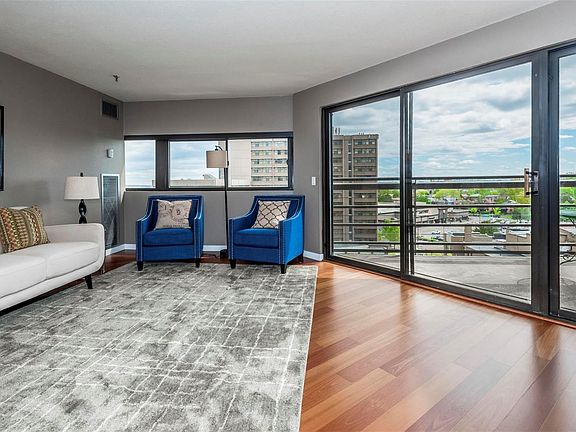 4th image of 100 Park Ave W APT 704