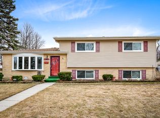 430 S Ardmore Ter, Addison, IL 60101