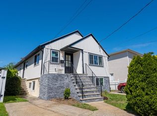 31 Graywood Rd, Port Washington, NY 11050