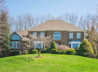 32 Wesley Ct, Eatontown, NJ 07724