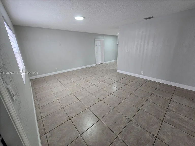280 NW 31st Ave — Photo 14