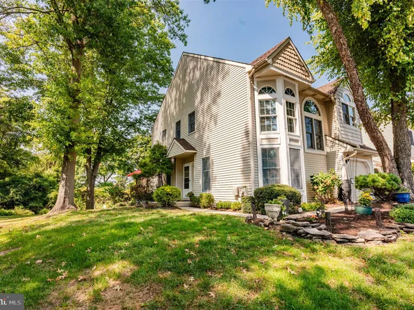 8775 Duveen Dr, Glenside, PA 19038