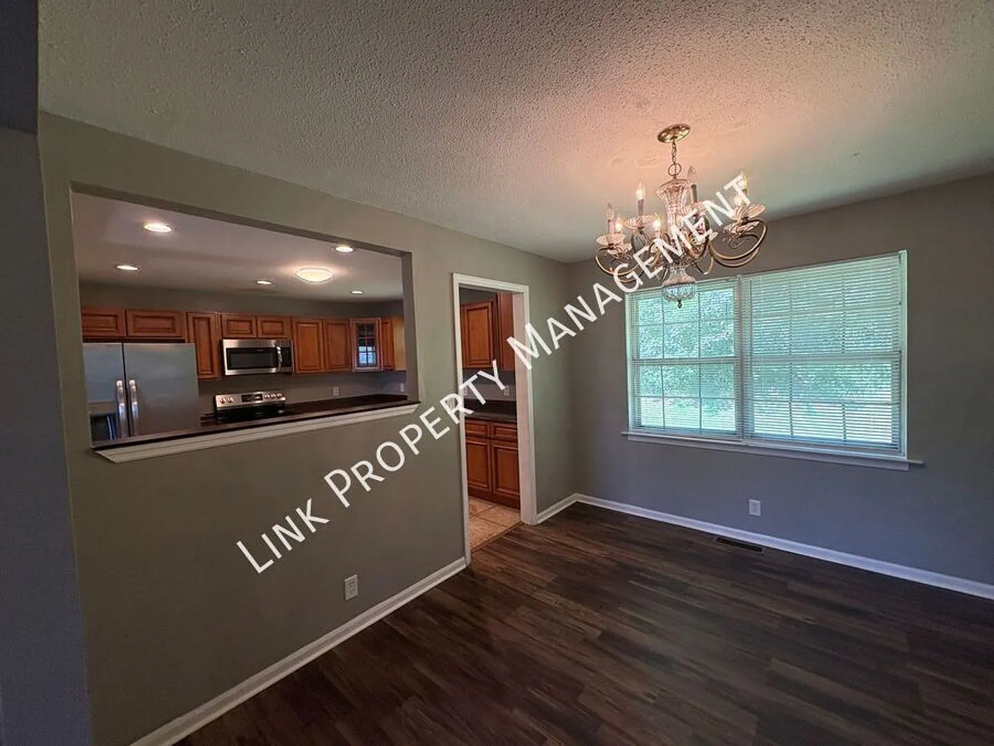 Don't miss this Large 3 or 4 bedroom 2 full baths near Hwy 153/58. — Photo 4