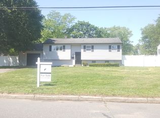 2906 Sipp Ave, Medford, NY 11763