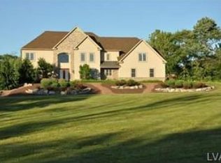 2121 Devon Ln, Pennsburg, PA 18073