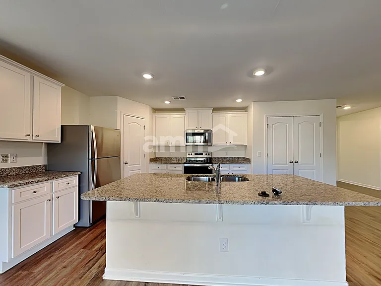 2054 Southlea Dr — Photo 3