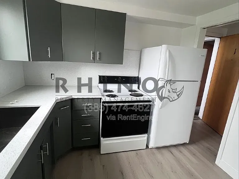 615 E Grand St #1 — Photo 2