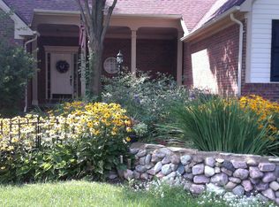 2114 Huntington Dr, Lake Orion, MI 48360