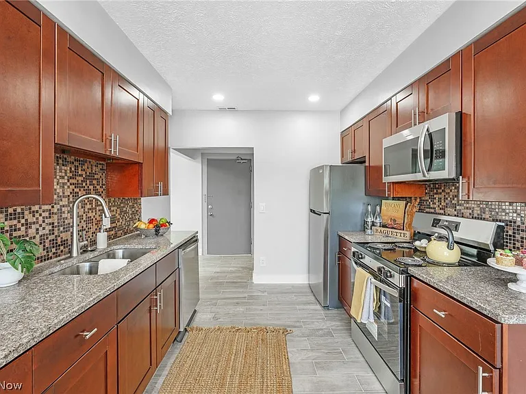 13501 Lakewood Heights Blvd #5 — Photo 16