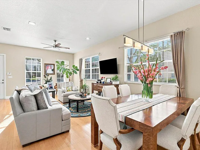 701 SW 147th Ave — Photo 5