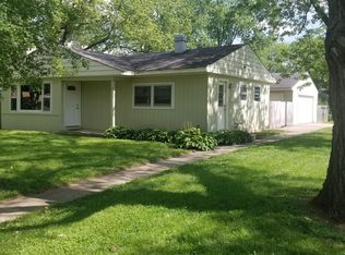 11 Wren Rd, Carpentersville, IL 60110