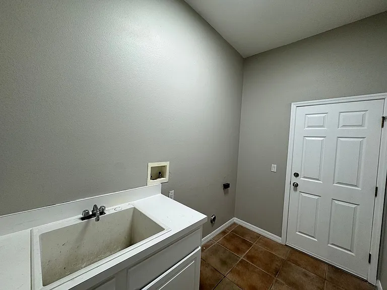 2521 Roat Dr — Photo 32