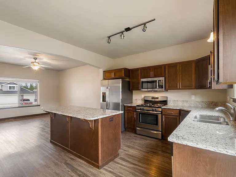 3091 N Sherwood Dr — Photo 4
