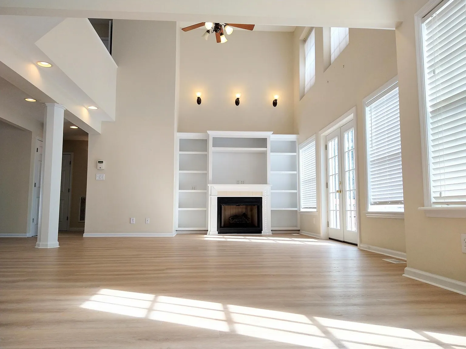 3 bed, 2.5 bath, 2001 sqft, $2,000 — Photo 4
