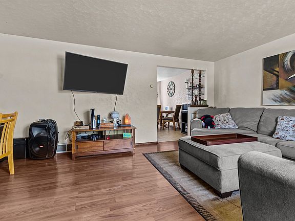 4th image of 2401 E Calumet St