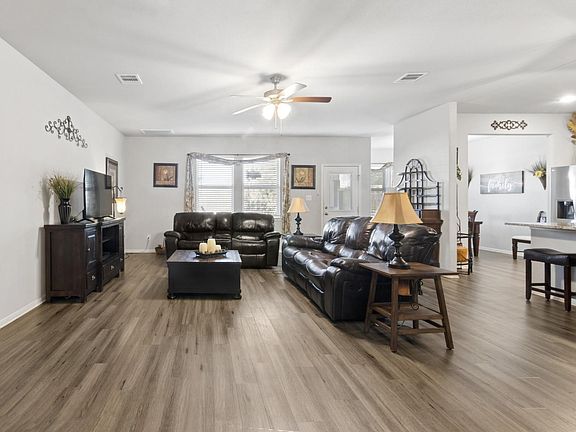 4th image of 3519 Topango Dr