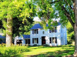 905 N Carver St, Winthrop, MN 55396