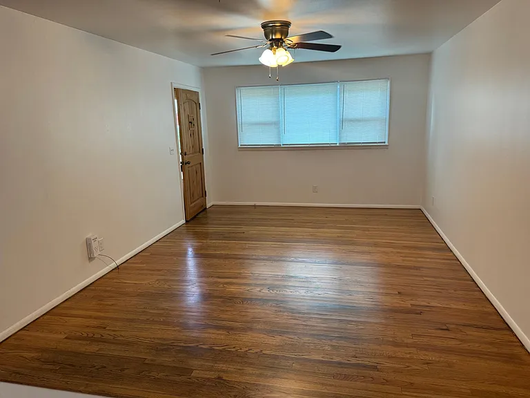 1105 Callahan St — Photo 3