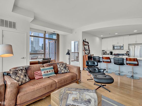 3rd image of 303 W Ohio St #3103