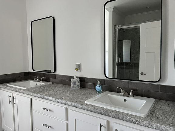 5th image of 24300 Airport Rd #111