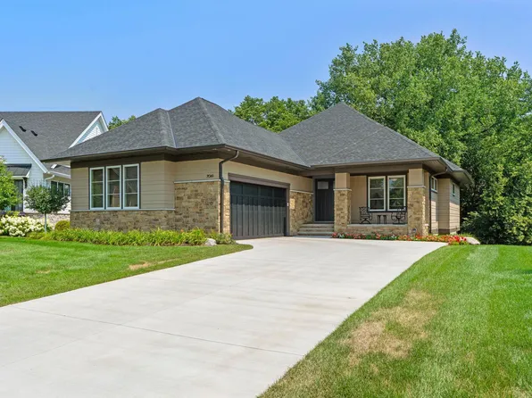 7061 Highland Ct, Eden Prairie, MN 55346