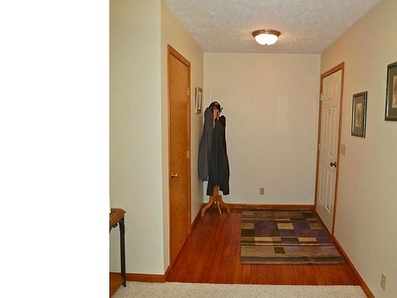 4th image of 8385 Woodhill Dr
