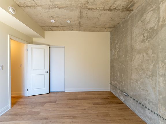 5th image of 601-11 Robert St #601