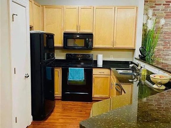 4th image of 220 W Market St Unit 103