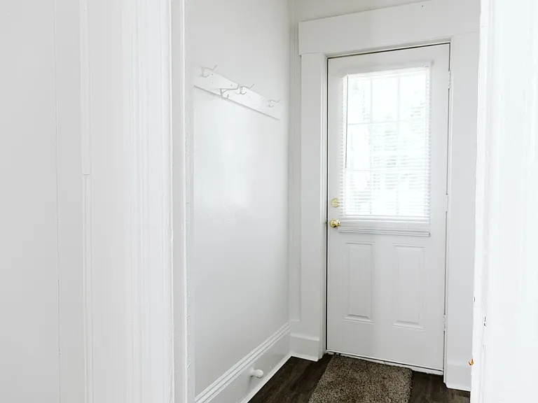 465 3rd St NW — Photo 28