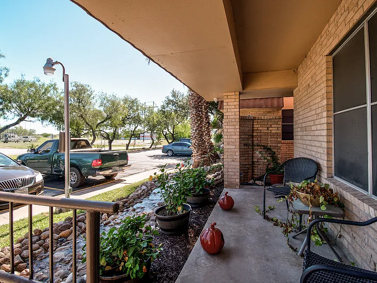 Arroyo Apartments — Photo 14