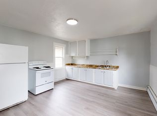 9 Riverbank Ct APT C, Springvale, ME 04083