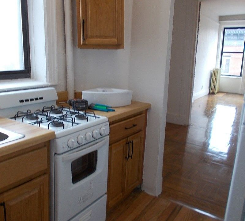 1st image of 376 2nd St APT 16
