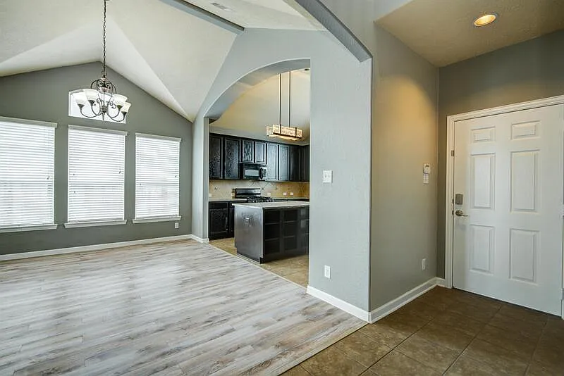 4 bed, 3.0 bath, 2640 sqft, $2,450 — Photo 3