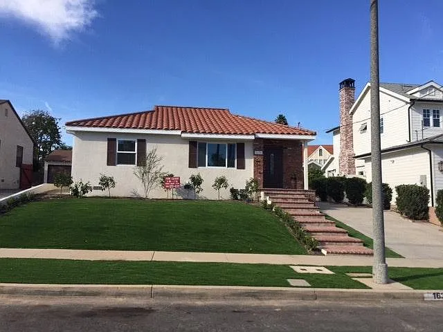 3 bed, 2020 sqft, $5,765 — Photo 3