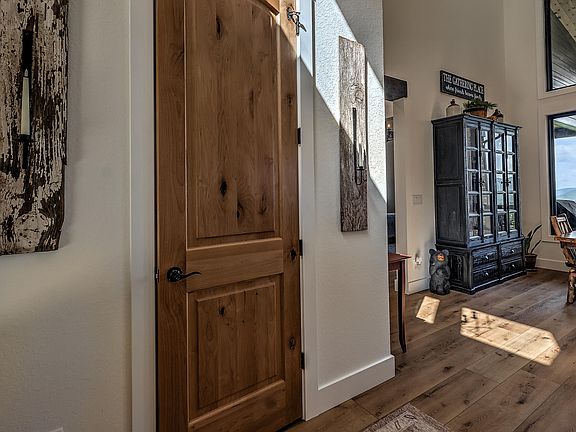 4th image of 100 Little Den Lane