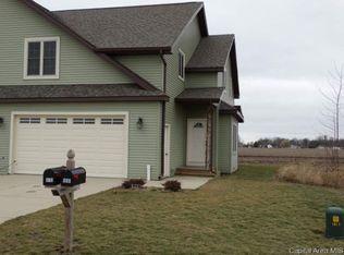 610 S Clover Ln, Auburn, IL 62615