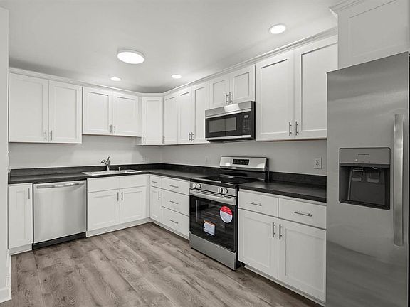 5th image of 157 Whittier Dr