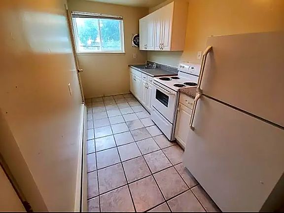 4th image of 3208 Ellwood Ave APT D