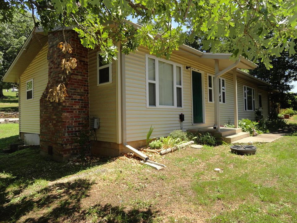 1st image of 40 Lakeshore Dr
