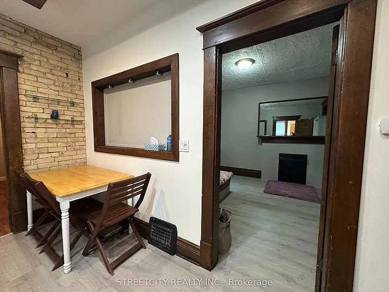 17 Saint Andrew St — Photo 5