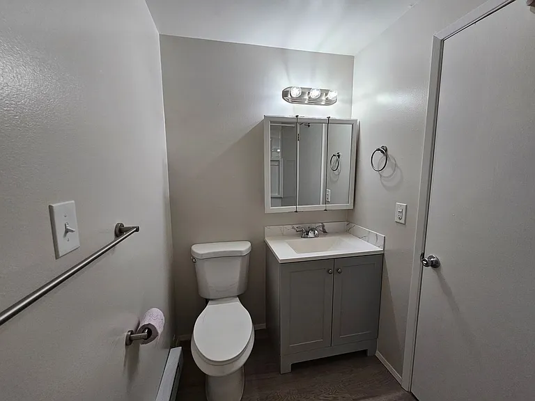 Julee Apartments — Photo 10