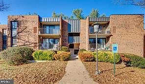 1st image of 4404 Island Pl APT 104